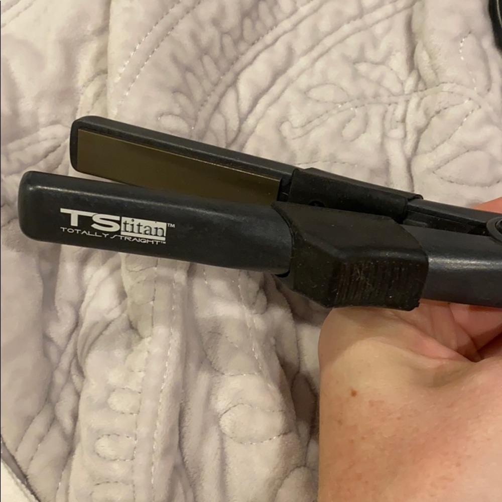 TS Titan mini straightener